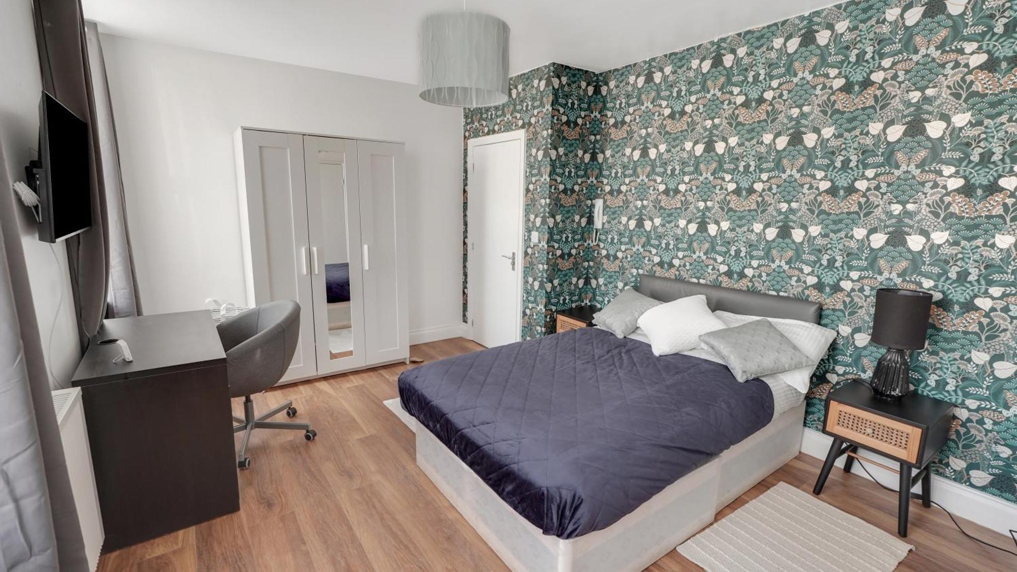 Place To Stay In Longbridge Μπάρκινγκ Εξωτερικό φωτογραφία