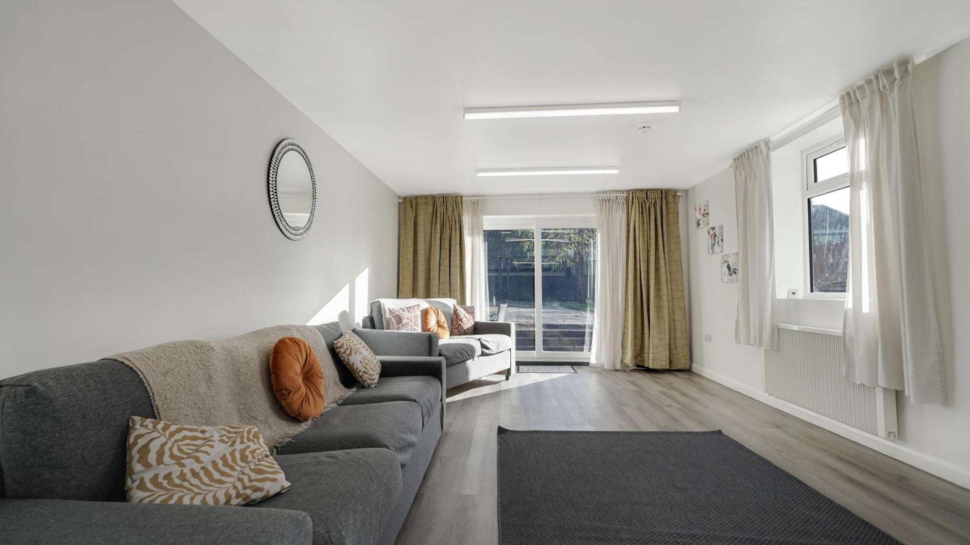 Place To Stay In Longbridge Μπάρκινγκ Εξωτερικό φωτογραφία