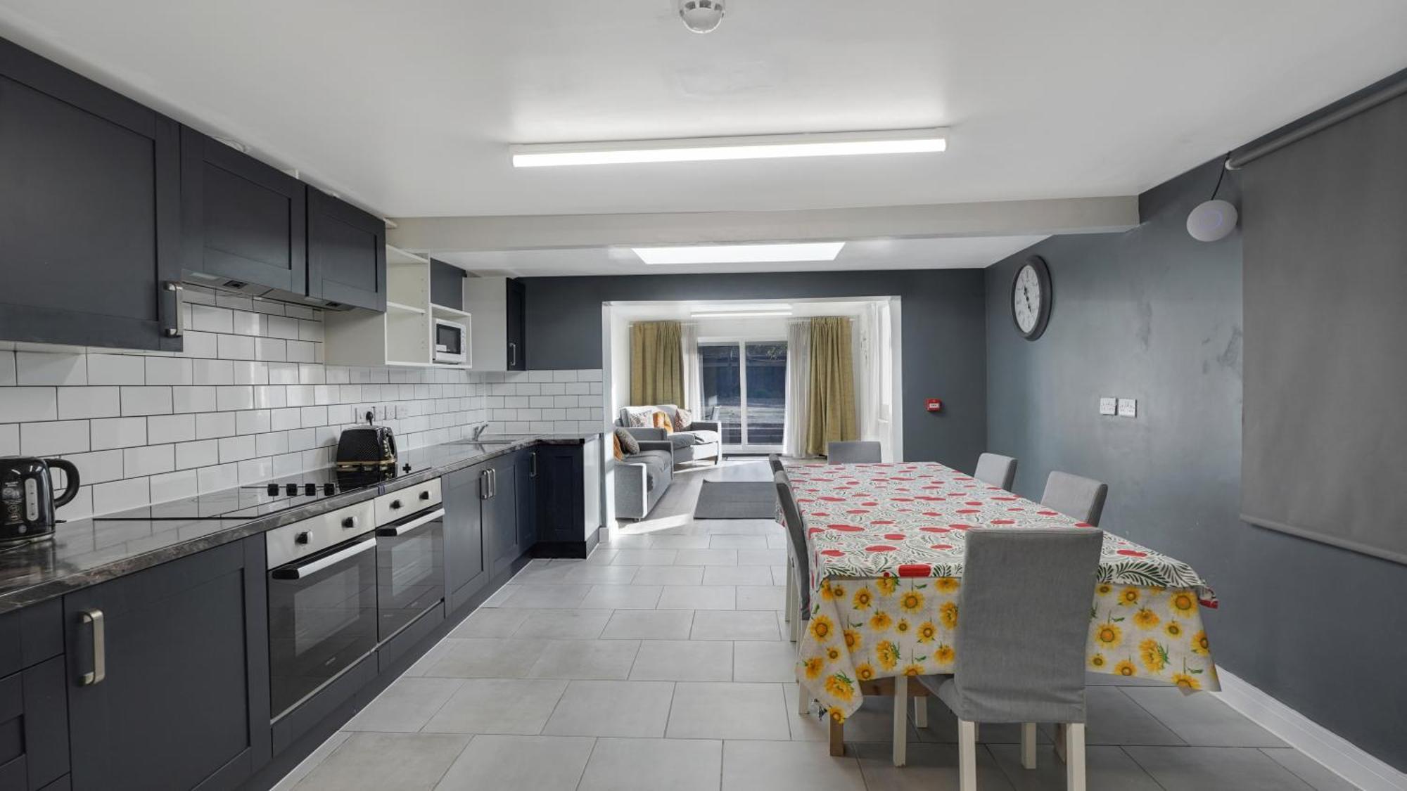 Place To Stay In Longbridge Μπάρκινγκ Εξωτερικό φωτογραφία